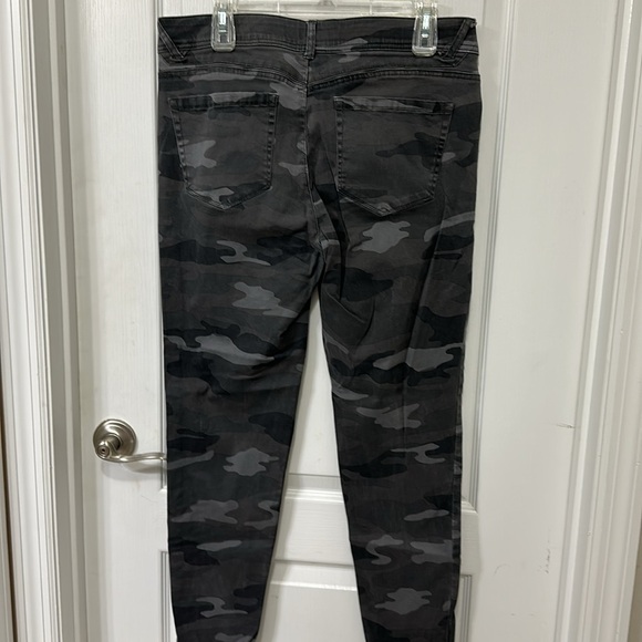 Democracy women’s size 12 Ab Solution Gray camo jeans - Picture 6 of 7
